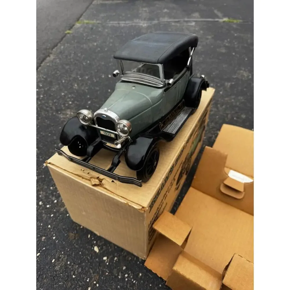 BEAM’S 1929 FORD PHAETON Porcelain Decanter Car